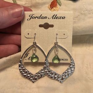 🆕Silver earrings green crystal dangle Beautiful